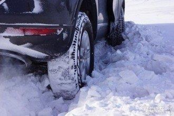 冬日雪后，愛車解困，冬季車輛積雪處理全攻略